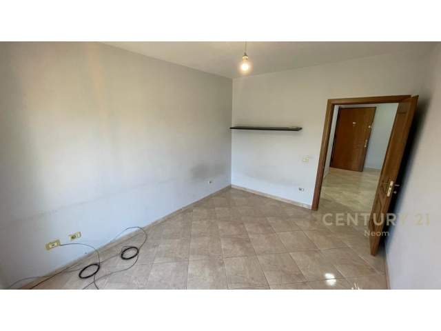 Tirane, jepet me qera zyre Kati 3, 105 m² 500 Euro (Colombo)