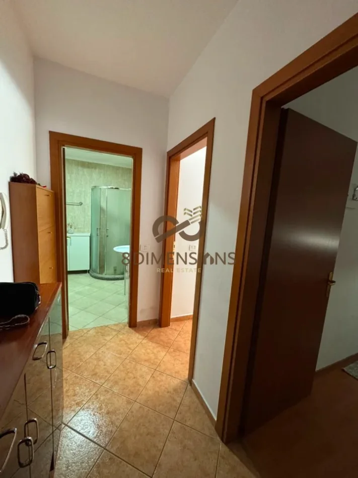 Jepet me qera Apartament 1+1 ne Kristal Center me siperfaqe 70 m2 (D8241A-199)