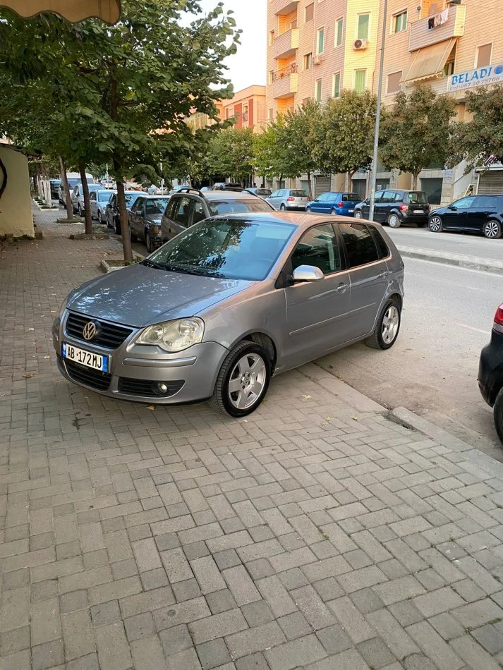 Elbasan, shitet makine VOLSWAGEN POLO Nafte, gri e erret manuale  Kondicioner 220 km 3.700 €