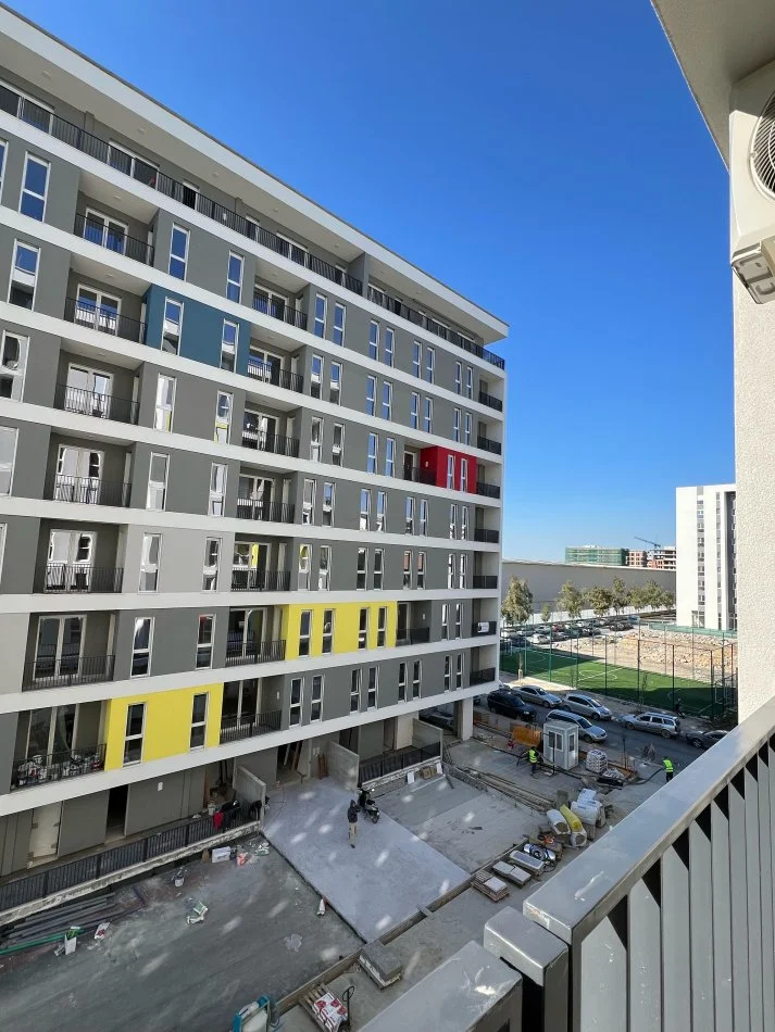 Tirane, jepet me qera apartament 2+1+Ballkon Kati 3, 94 m² 450 € (Univers City I sapomobiluar)