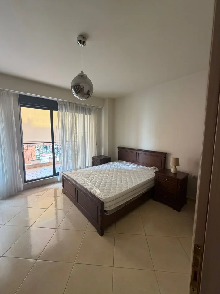 Tirane, jepet me qera apartament 2+1+Ballkon Kati 4, 115 m² 750 € (Kompleksi Delijorgji)
