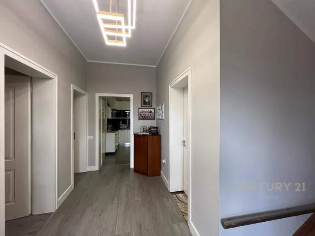 Tirane, shitet Vile 5+1 Kati 3, 500 m² 220.000 Euro (Kamez)