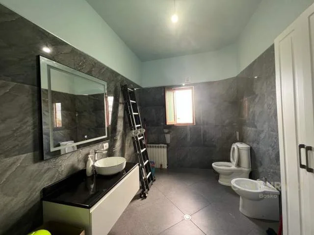 Tirane, shitet Vile 5+1 Kati 3, 500 m² 220.000 Euro (Kamez)