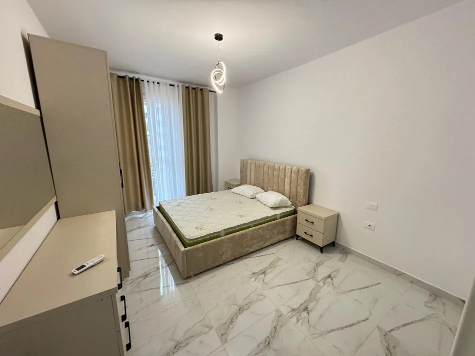 Tirane, jepet me qera apartament 2+1 Kati 4, 110 m² 800 € (Trio towers residence)