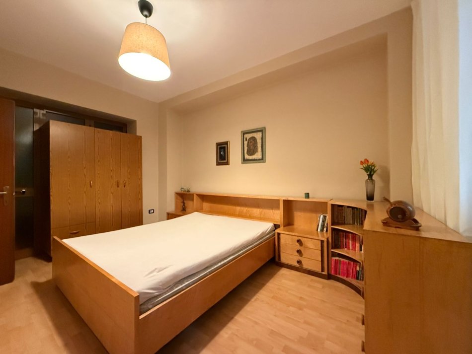 Tirane, jepet me qera apartament 2+1 Kati 2, 110 m² 800 € (Myslym Shyri)