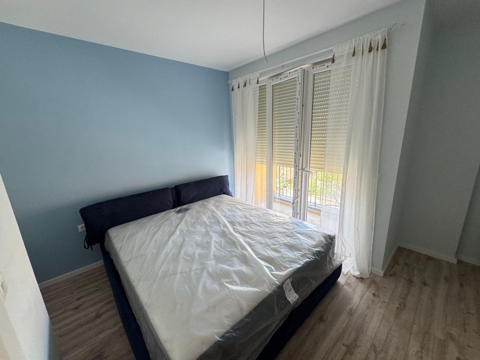 Tirane, jepet me qera apartament 1+1 Kati 2, 70 m² 600 € (tregu elektrik)
