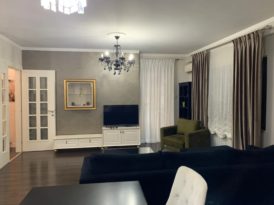 Tirane, jepet me qera apartament 2+1+Ballkon Kati 8, 106 m² 950 € 