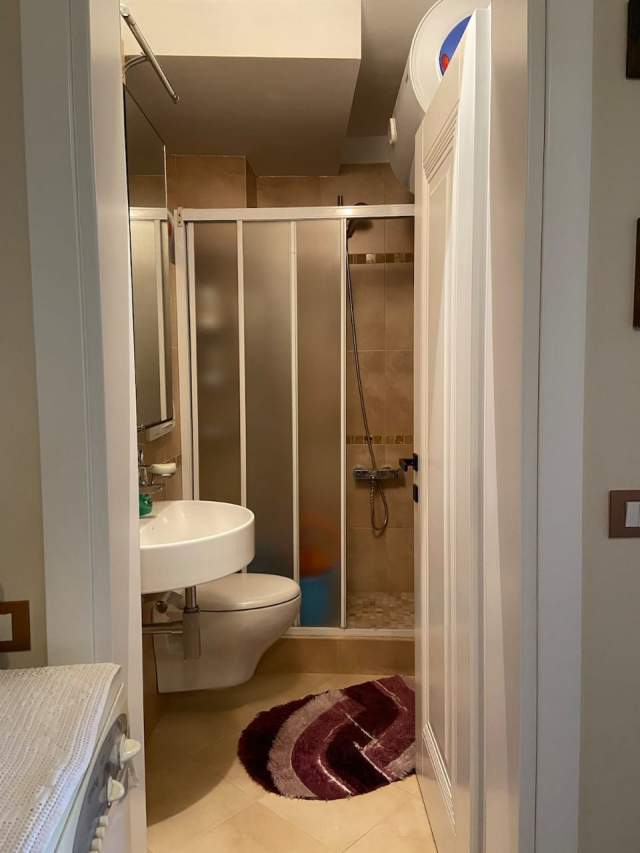 Tirane, jepet me qera apartament 2+1+BLK Kati 4, 120 m² 700 Euro (rruga Xhorxh Bush)