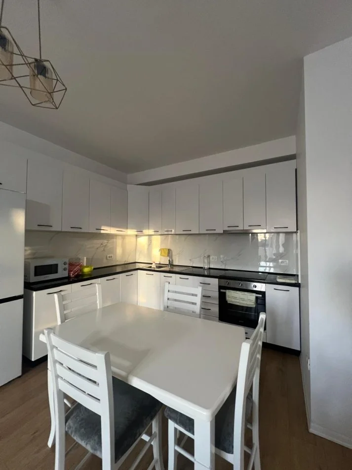 Shqiperi, jepet me qera apartament 2+1+Ballkon Kati 5, 87 m² 600 € (Muhamet Gjollesha)