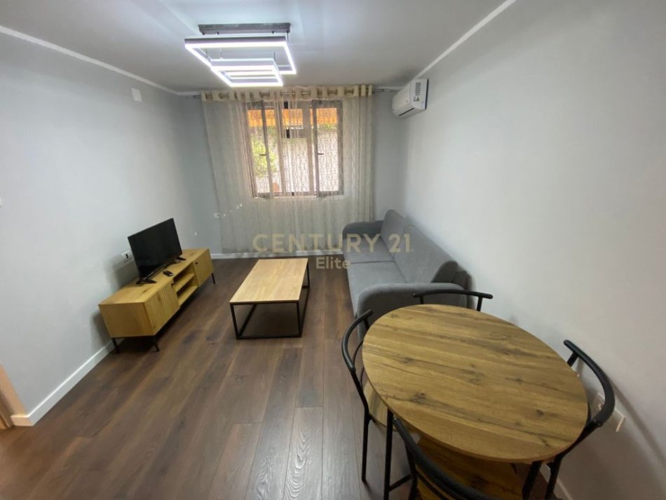 Tirane, jepet me qera shtepi 1 Katshe Kati 1, 70 m² 570 € (myslym shyri)