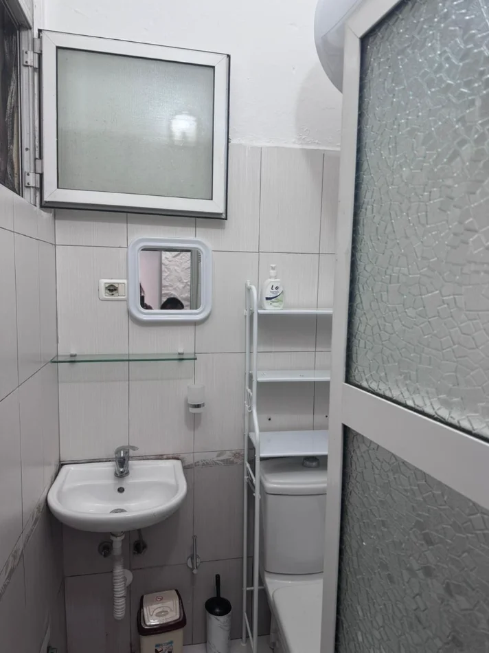 Tirane, jepet me qera garsonier 1+1 Kati 1, 24 m² 400 € 