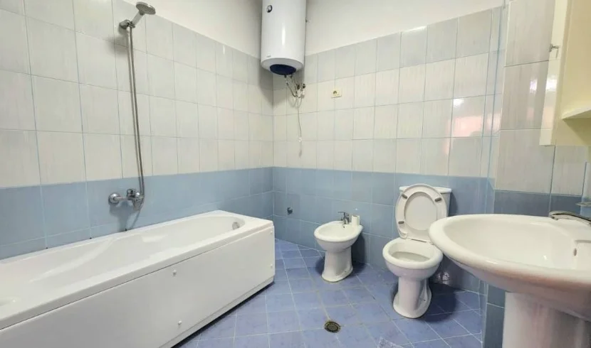 Tirane, jepet me qera apartament 2+1+Ballkon Kati 4, 110 m² 500 € (rruga Teodor Keko)