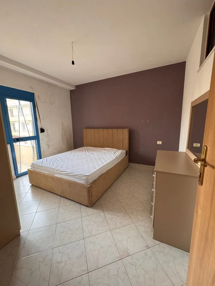 Durres, jepet me qera apartament 2+1 Kati 2, 90 m² 300 € (Golem)