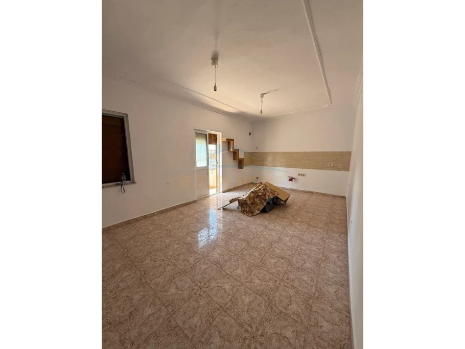 Tirane, jepet me qera apartament 2+1 Kati 4, 73 m² 450 € (rruga e dibres)