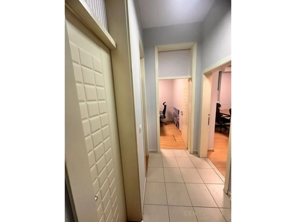 Tirane, jepet me qera apartament 1+1 Kati 1, 50 m² 500 € (Pallatet Agimi)