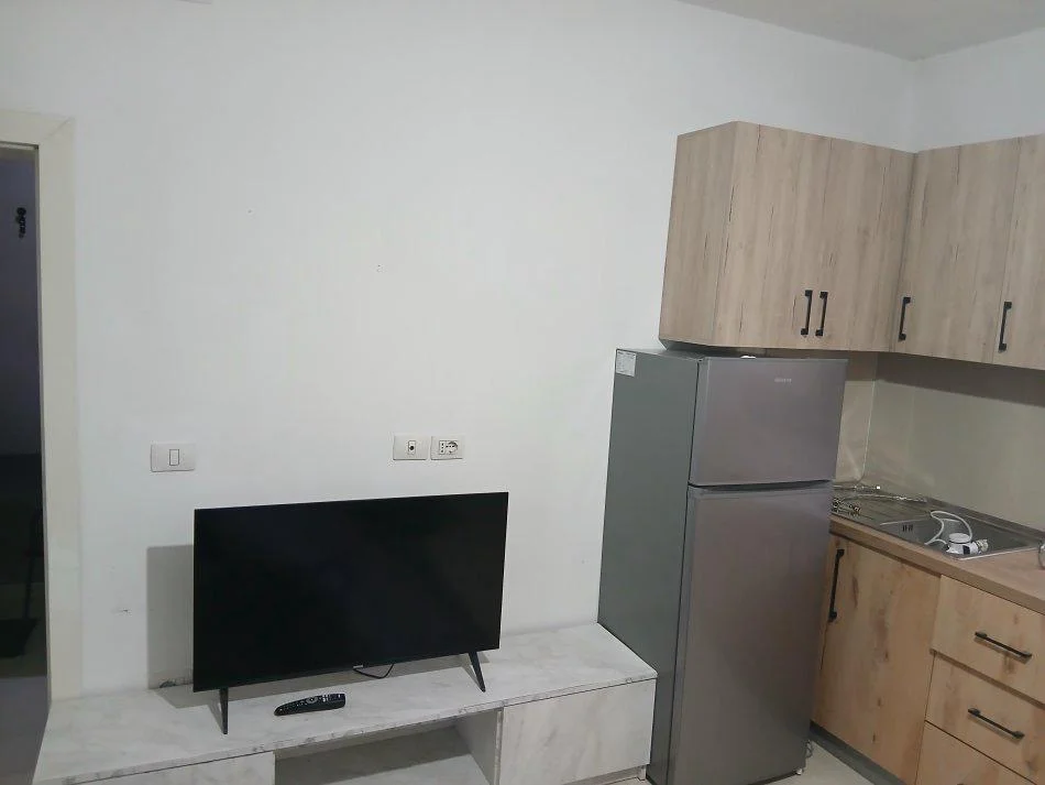 Tirane, jepet me qera apartament 1+1 Kati 1, 75 m² 350 € (Kodra e Diellit ,Rruga e Zallit)