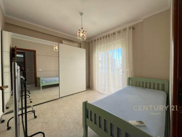Tirane, jepet me qera apartament Kati 1, 145 m² 1.000 Euro (Liqeni i Thatë)