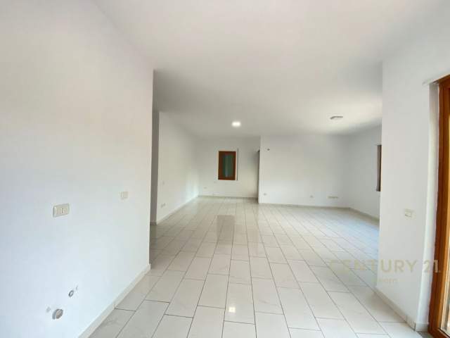 Tirane, jepet me qera zyre Kati 2, 135 m² 600 Euro (Liqeni i Thatë)