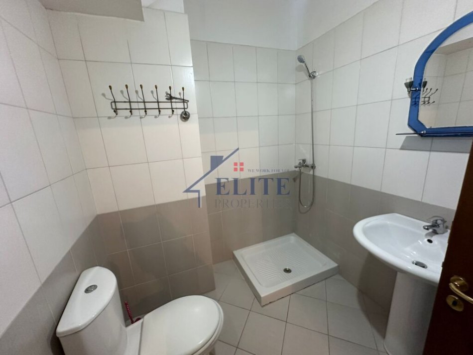 Tirane, jepet me qera apartament 2+1+Ballkon Kati 5, 100 m² 540 € (Eleonora Selite)