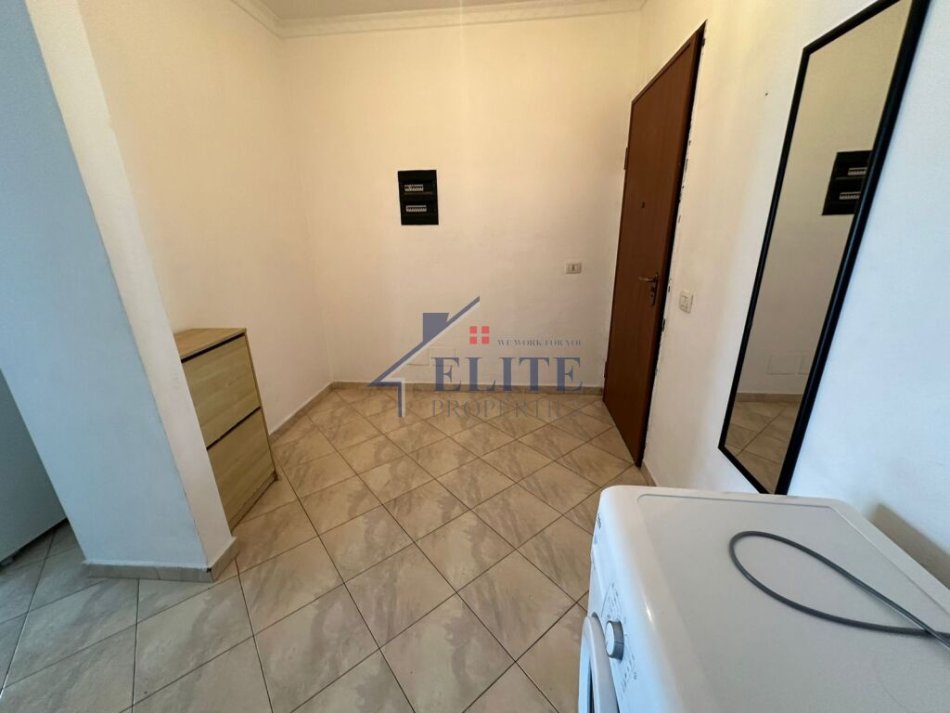 Tirane, jepet me qera apartament 2+1+Ballkon Kati 5, 100 m² 540 € (Eleonora Selite)