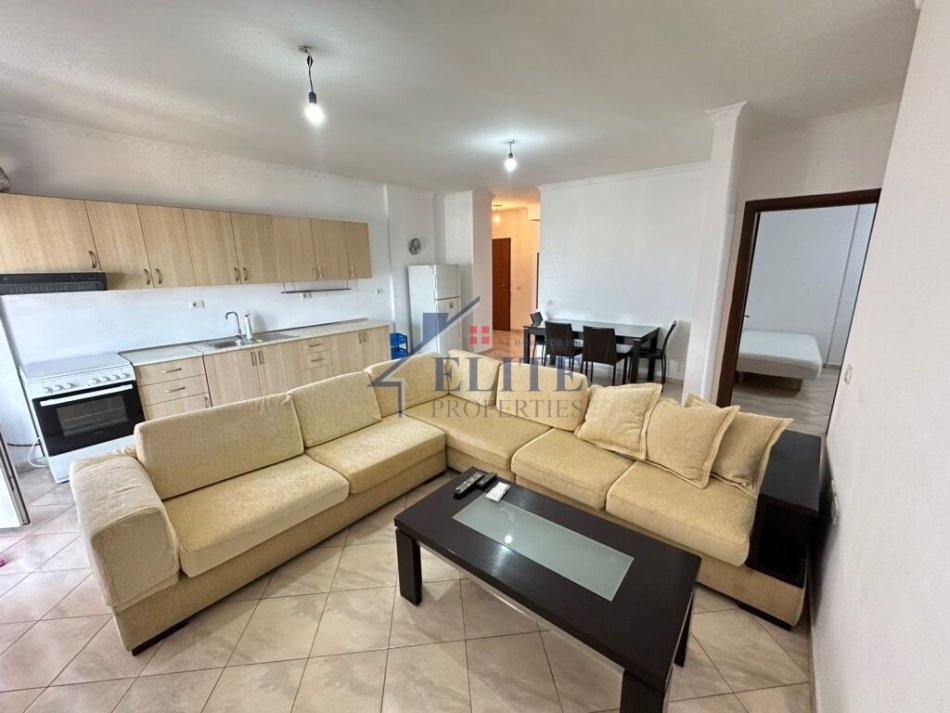Tirane, jepet me qera apartament 2+1+Ballkon Kati 5, 100 m² 540 € (Eleonora Selite)