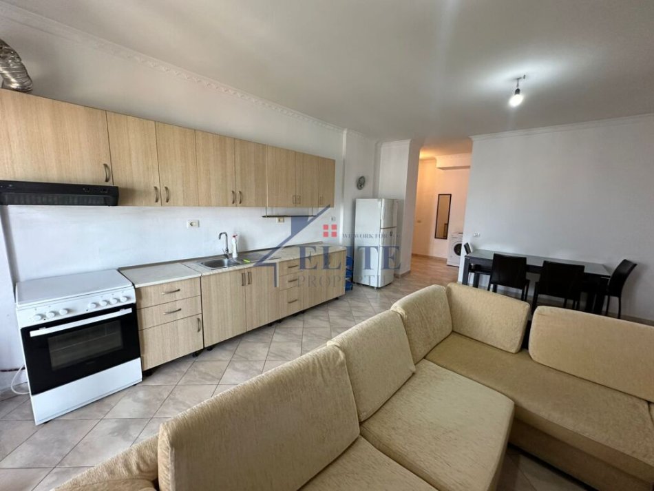 Tirane, jepet me qera apartament 2+1+Ballkon Kati 5, 100 m² 540 € (Eleonora Selite)