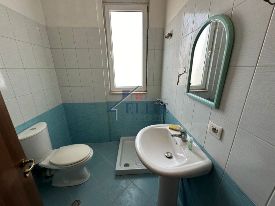 Tirane, jepet me qera apartament 2+1+Ballkon Kati 5, 100 m² 540 € (Eleonora Selite)