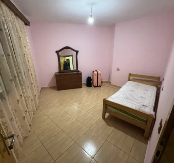 Tirane, jepet me qera apartament 2+1+Ballkon Kati 2, 125 m² 450 € (Xhamllik)