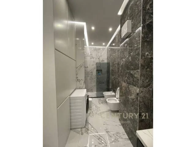 Tirane, jepet me qera apartament 2+1+BLK Kati 6, 110 m² 1.300 Euro (Komuna e Parisit)