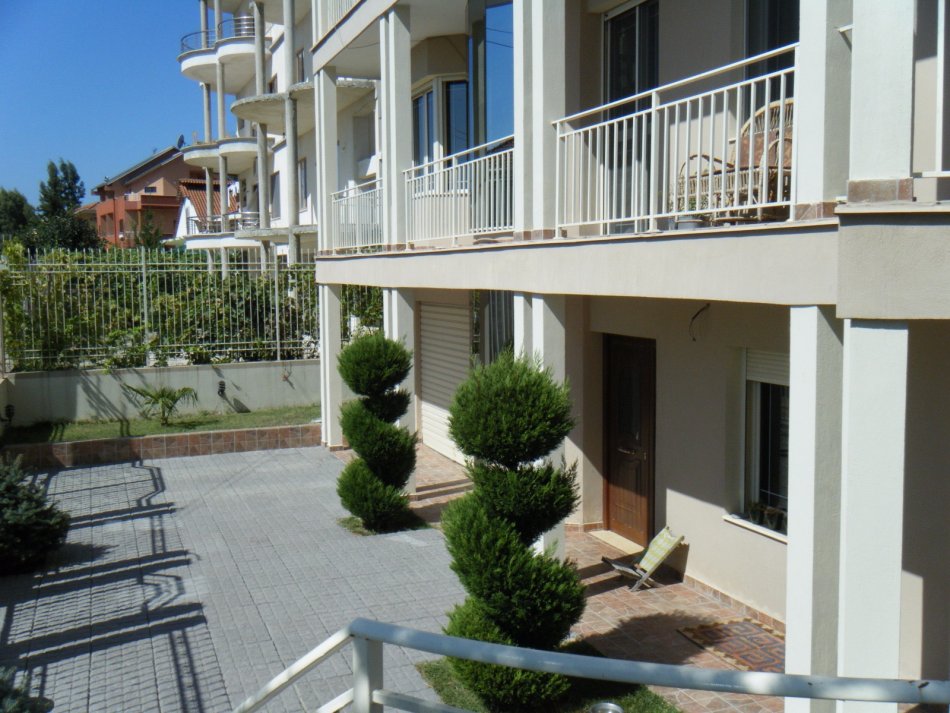 Tirane, jepet me qera Vile 3 Katshe , 548 m² (Porta e Gjelbër)