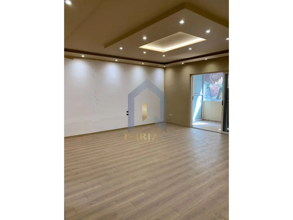 Tirane, jepet me qera apartament 2+1+Aneks+Ballkon Kati 1, 126 m² 700 € (rruga medar shtylla)