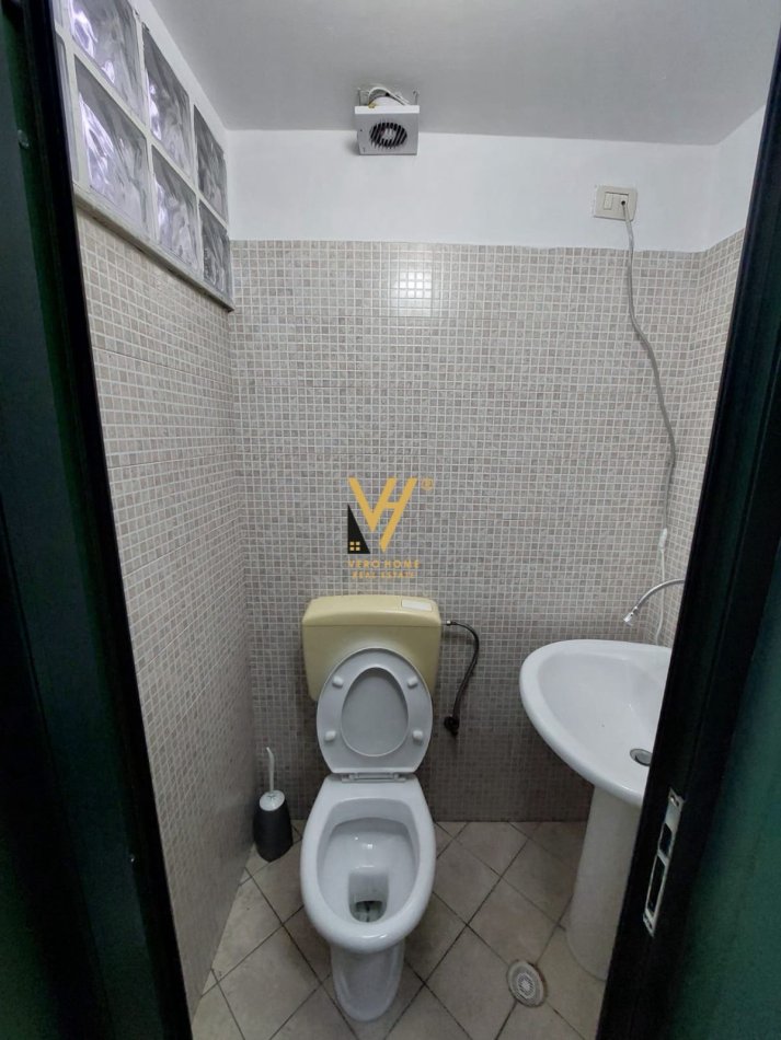 Tirane, jepet me qera dyqan Kati 0, 24 m² 350 € (PAZARI I RI)