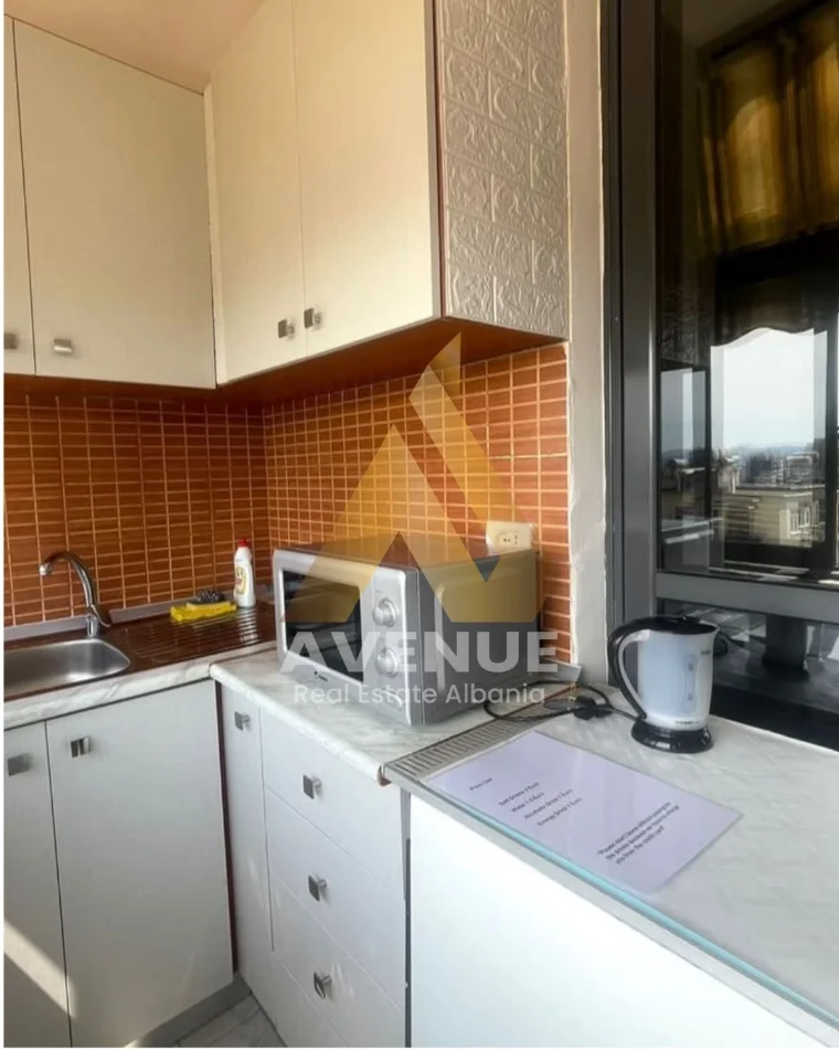 Tirane, Ish Restorant Durresi jepet me qera garsonier 1+1 Kati 7, 38 m² 380 € (Rruga Ferit Xhajko)