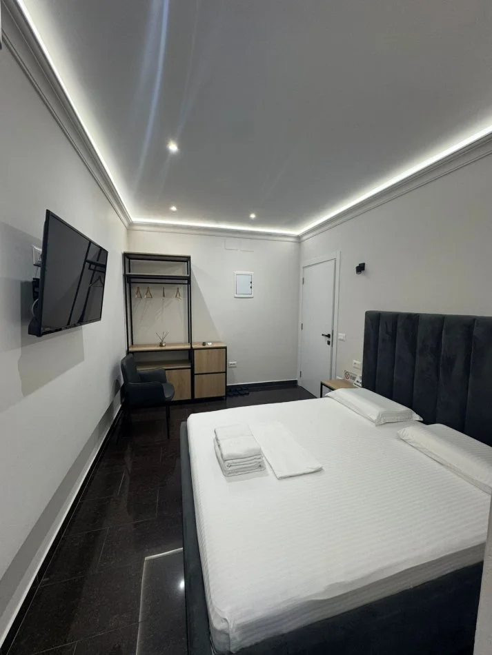 Tirane, jepet me qera garsonier 1+1 Kati 3, 40 m² 350 € (rruga Ferit Xhajko)