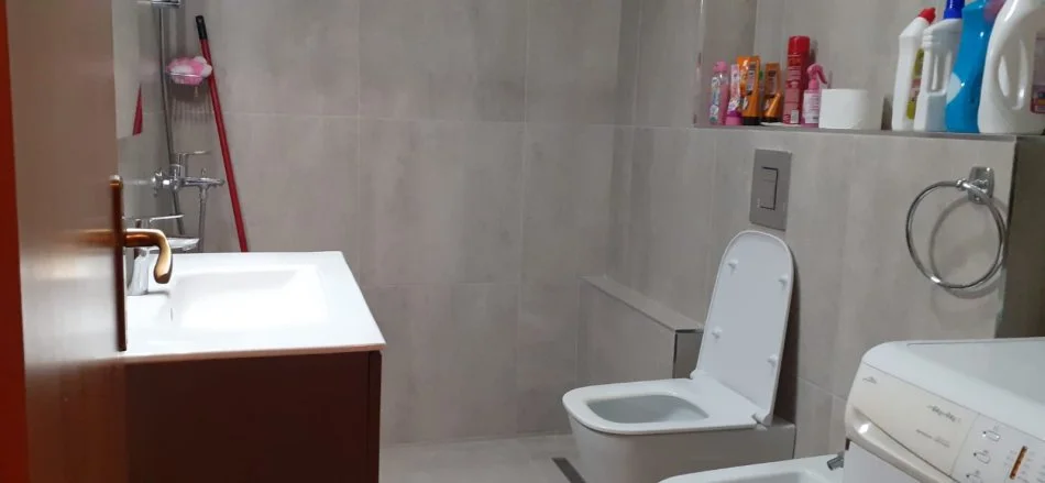 Tirane, jepet me qera apartament 2+1 Kati 3, 80 m² 600 € 