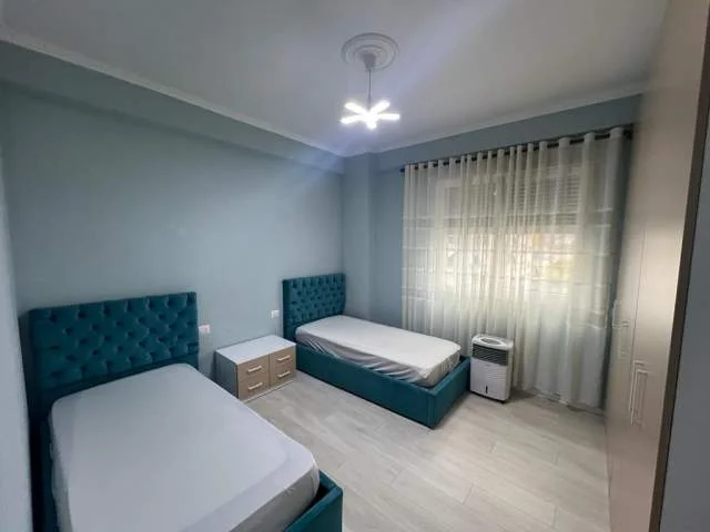 Tirane, jepet me qera apartament 2+1+A+BLK Kati 2, 100 m² 550 Euro (Porcelan, TV KLAN)