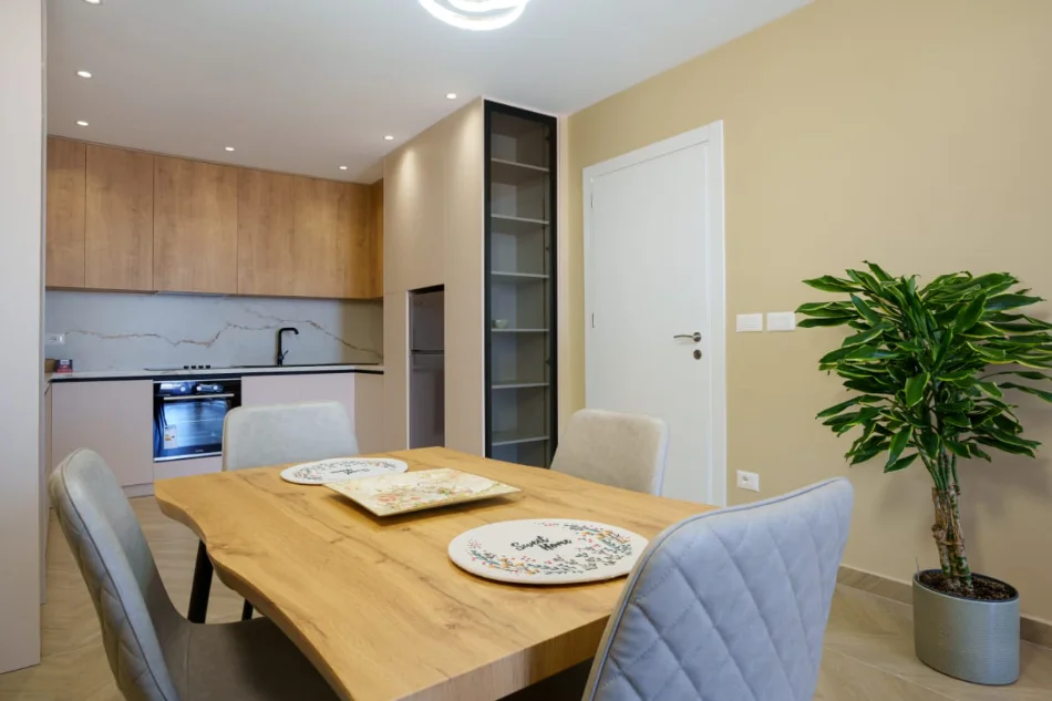 Durres, jepet me qera apartament 1+1+Ballkon Kati 12, 69 m² 650 € (Ujesjellesi, Durres)