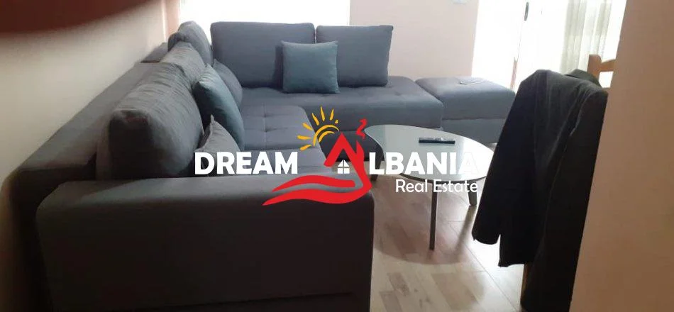 Tirane, jepet me qera 2+1 , 80 m² 600 € (Kristal Center)