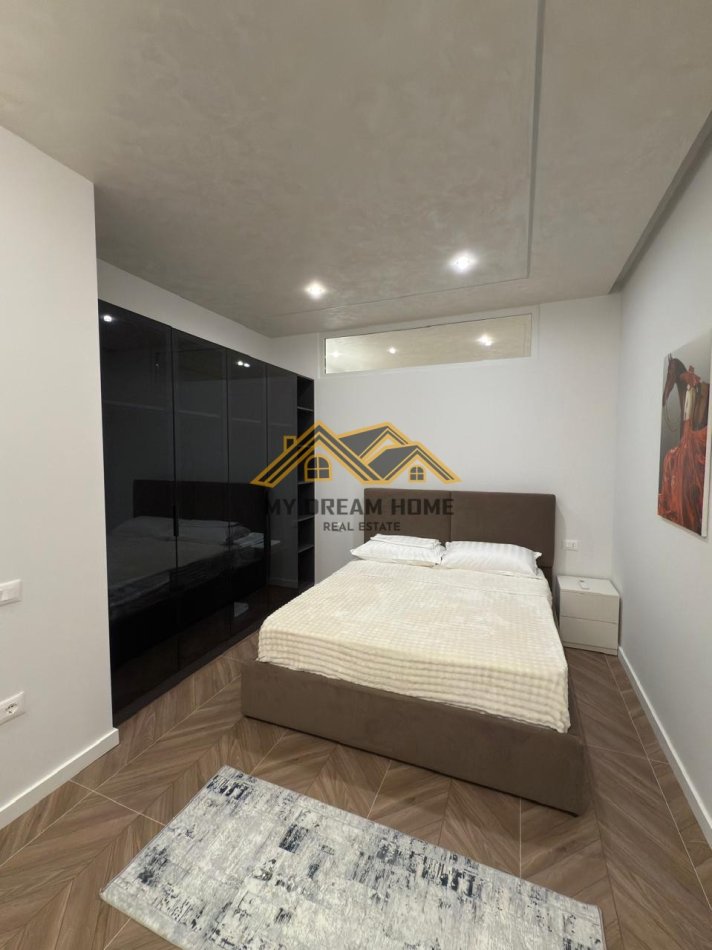 Durres, jepet me qera apartament 2+1 Kati 5, 131 m² 1.200 € (vollga)