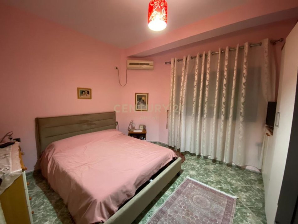 Tirane, jepet me qera apartament 2+1+Aneks+Ballkon, Kati 3, 90 m2 800 € (Myslym Shyri)