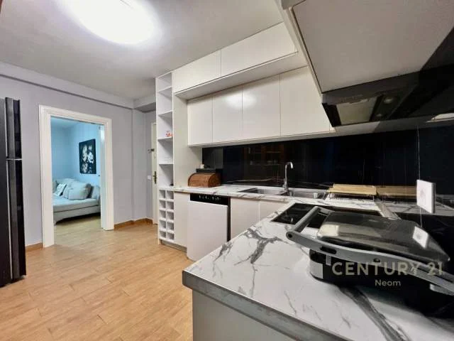 Tirane, jepet me qera apartament 2+1 Kati 3, 72 m² 600 Euro (Rruga e Kavajes, prane spitalit Gjerman)