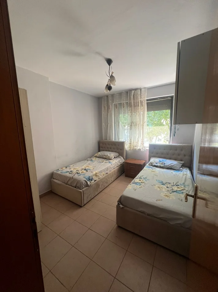 Tirane, jepet me qera apartament 2+1 Kati 4, 67 m² 600 € (Rruga Ferit Xhajko)