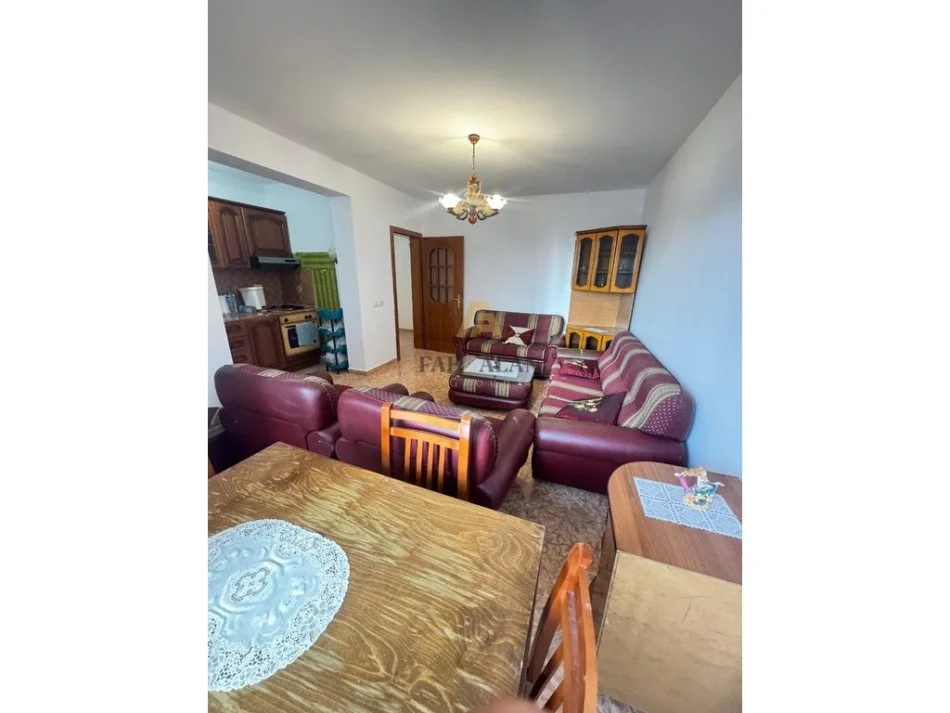 Tirane, jepet me qera apartament 1+1 Kati 5, 370 € (Kinostudio)