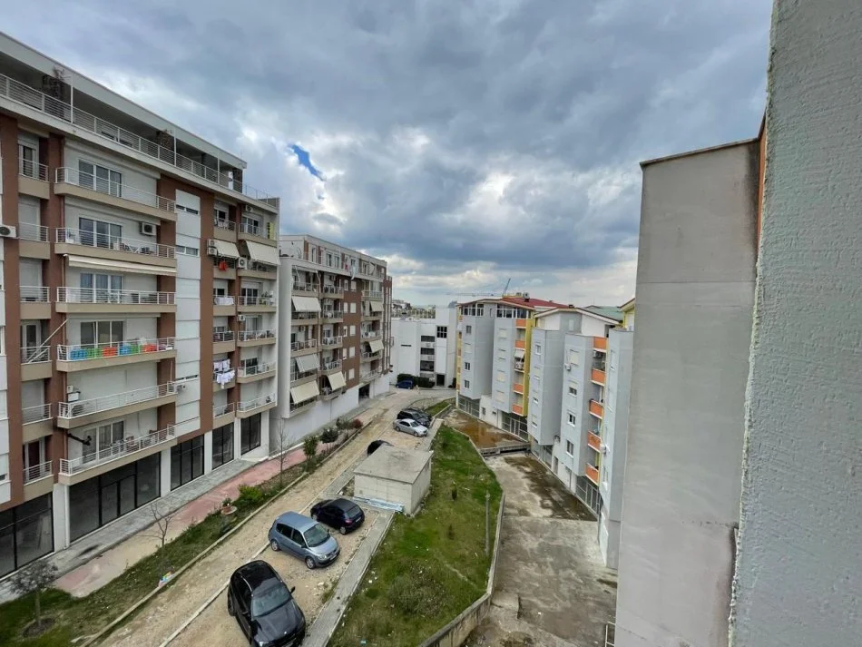 Tirane, shitet apartament 2+1 Kati 3, 112 m² 201.000 € (Liqeni thate)