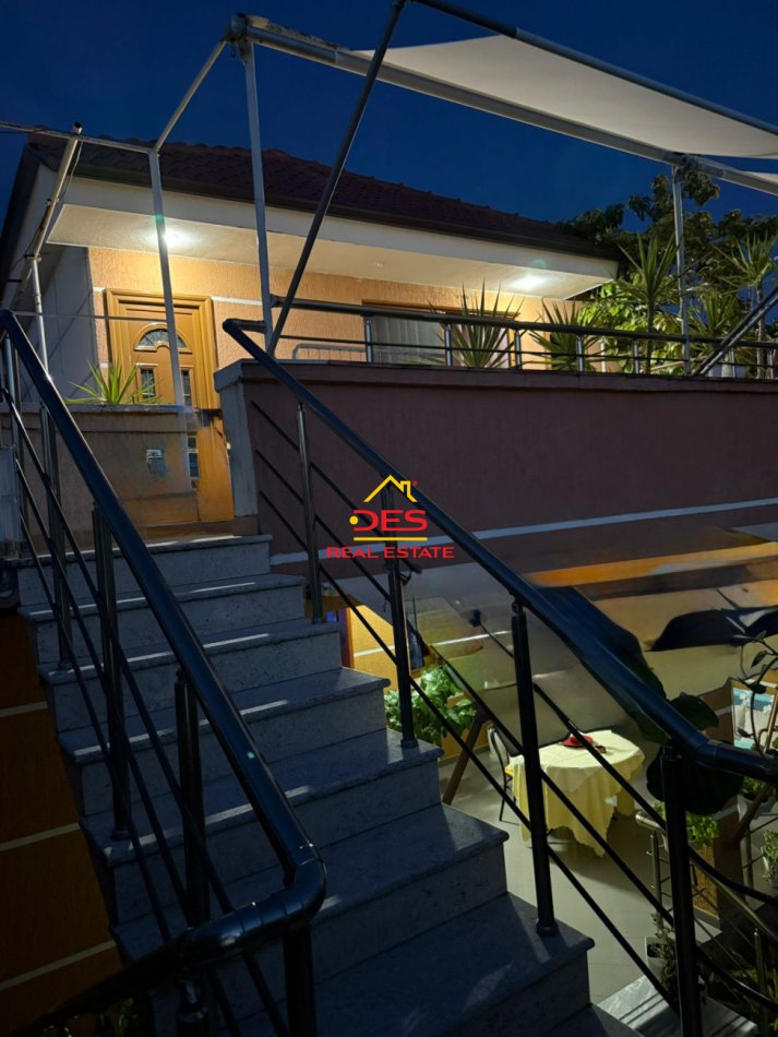 Vlore, jepet me qera shtepi 1+1+Ballkon Kati 2, 70 m² 450 € (Rruga Murat Tërbaçi)