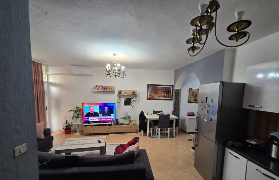 Tirane, Liste me oferta apartament 2+1+Ballkon , 92 m² 250.000 € (rruga medar shtylla)
