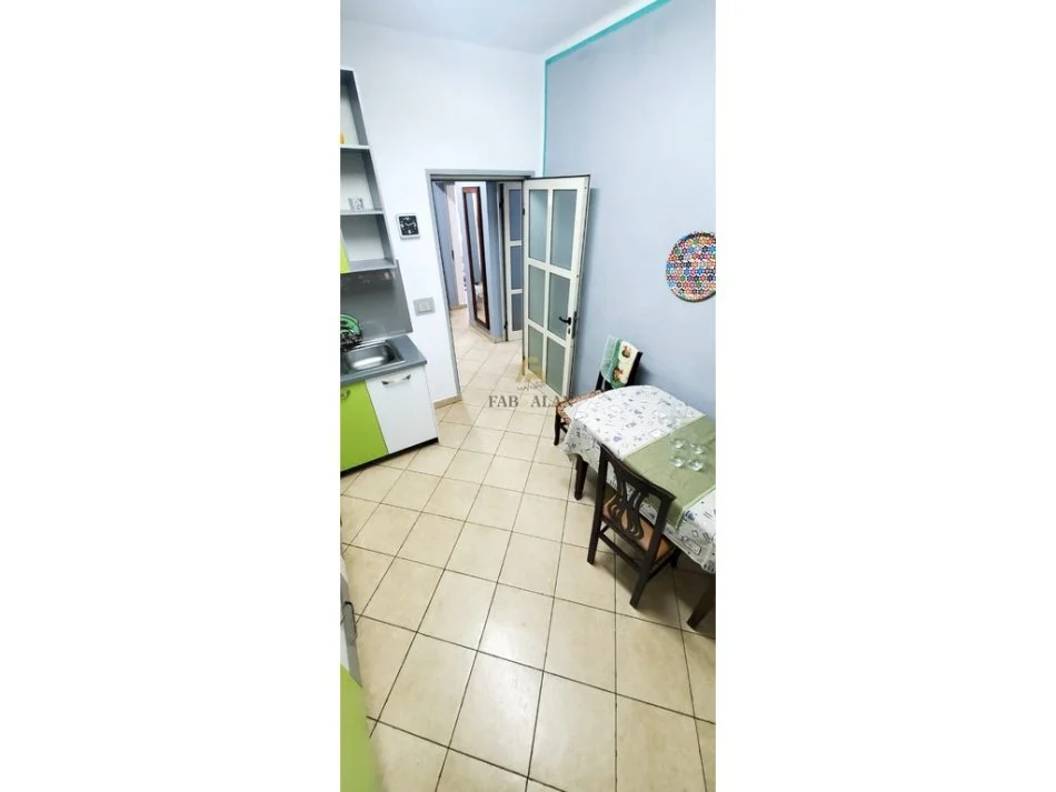 Tirane, jepet me qera apartament 2+1 Kati 2, 530 € (Rruga Bardhyl)