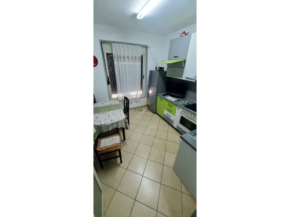 Tirane, jepet me qera apartament 2+1 Kati 2, 530 € (Rruga Bardhyl)