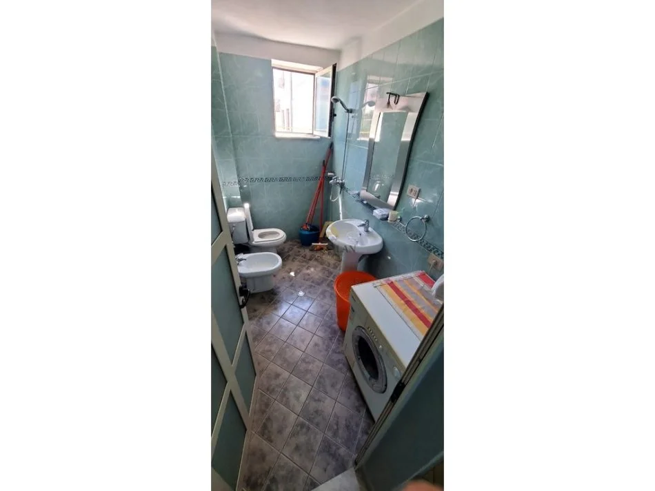 Tirane, jepet me qera apartament 2+1 Kati 2, 530 € (Rruga Bardhyl)