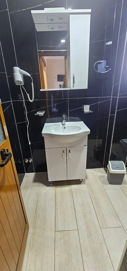 Ksamil, jepet me qera hotel , 100.000 € (ne Ksamil)